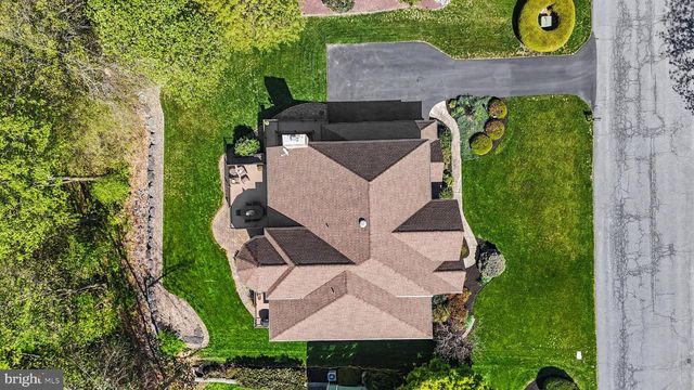 39 SUNFIRE AVE, Camp Hill, PA 17011