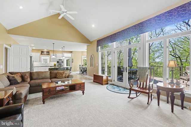 39 SUNFIRE AVE, Camp Hill, PA 17011