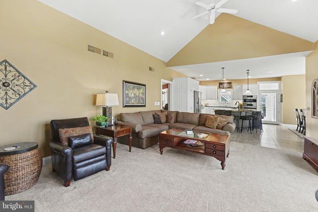 39 SUNFIRE AVE, Camp Hill, PA 17011