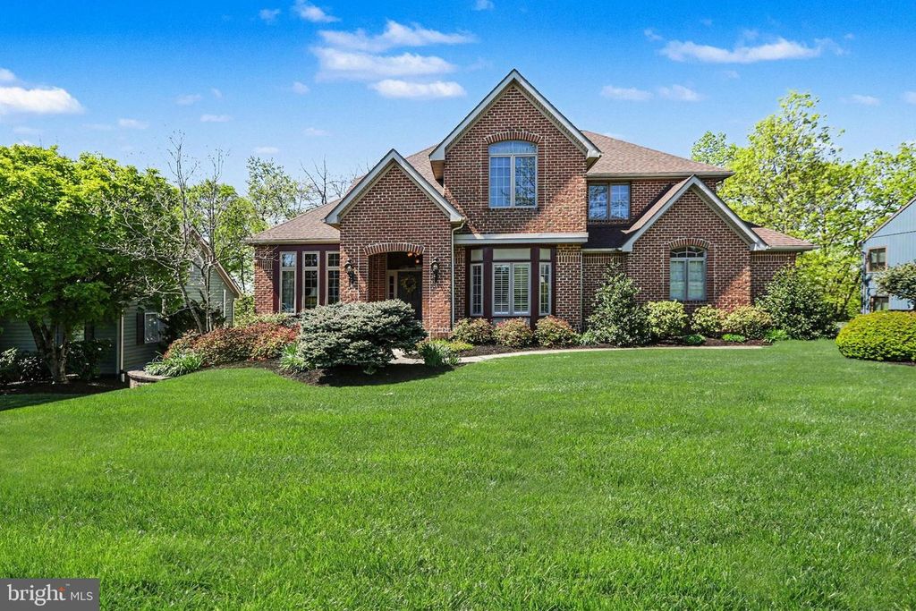 39 SUNFIRE AVE, Camp Hill, PA 17011