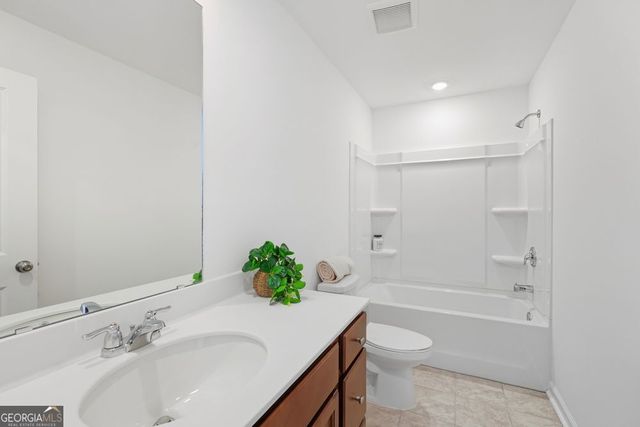 1275 Windance Lake Drive, Loganville, GA 30052