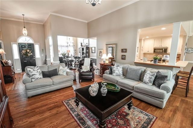 909 Old Barker Place, Loganville, GA 30052