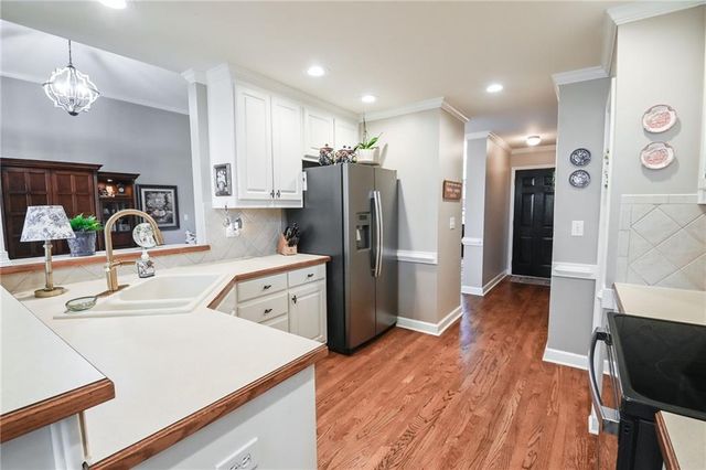 909 Old Barker Place, Loganville, GA 30052