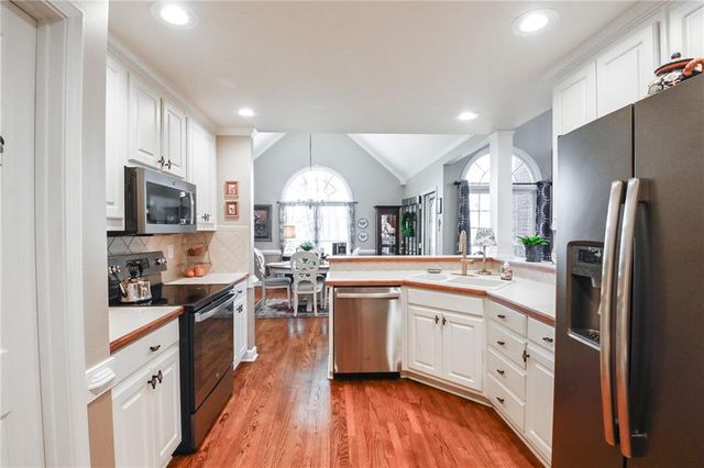 909 Old Barker Place, Loganville, GA 30052