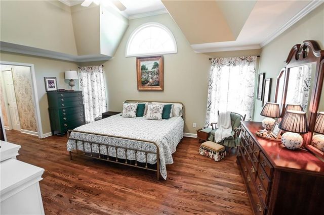 909 Old Barker Place, Loganville, GA 30052