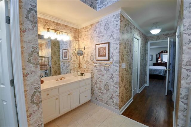 909 Old Barker Place, Loganville, GA 30052