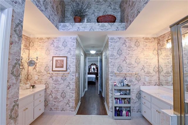 909 Old Barker Place, Loganville, GA 30052