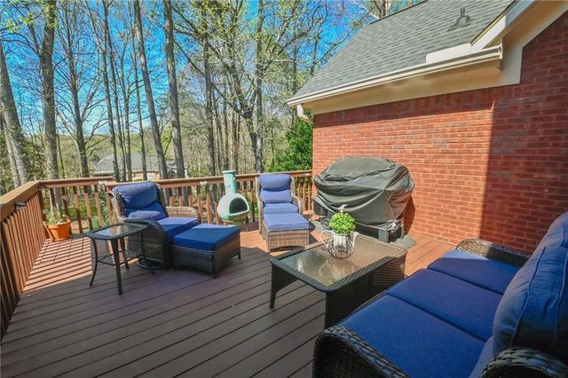 909 Old Barker Place, Loganville, GA 30052