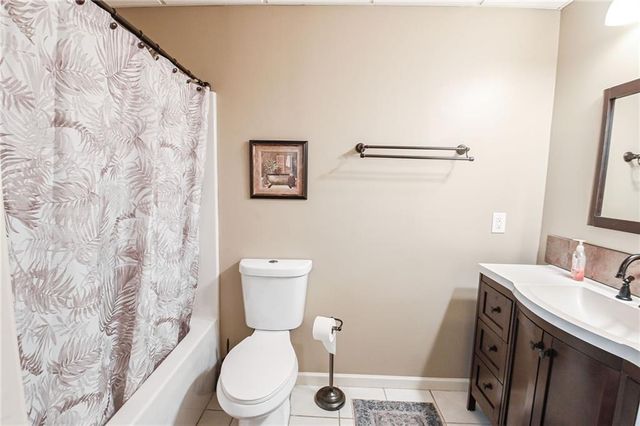 909 Old Barker Place, Loganville, GA 30052