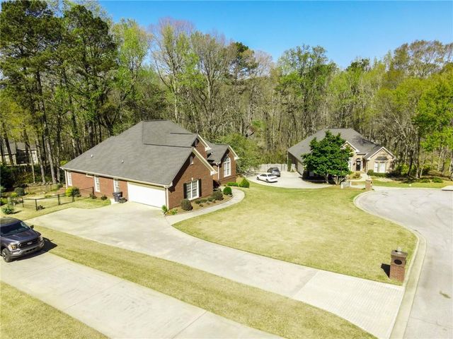 909 Old Barker Place, Loganville, GA 30052