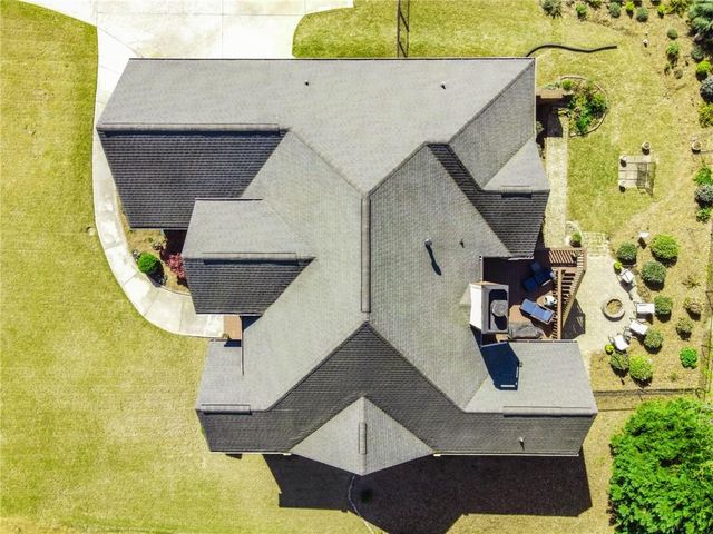 909 Old Barker Place, Loganville, GA 30052