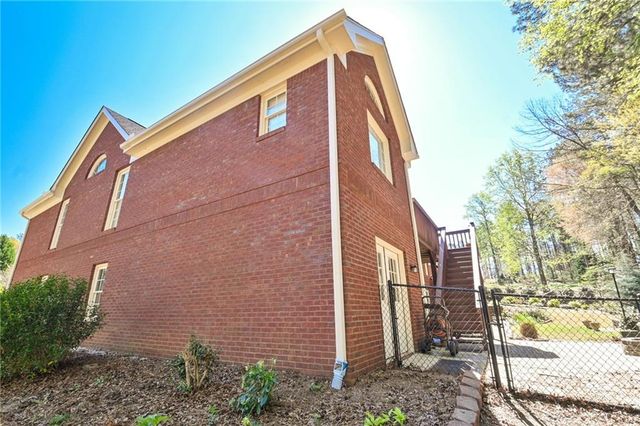 909 Old Barker Place, Loganville, GA 30052