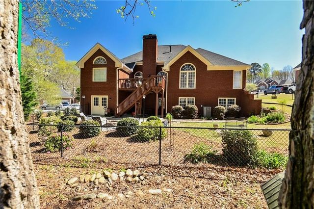 909 Old Barker Place, Loganville, GA 30052