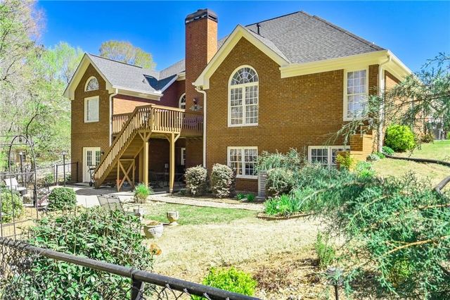 909 Old Barker Place, Loganville, GA 30052