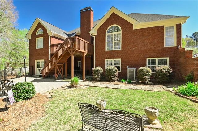 909 Old Barker Place, Loganville, GA 30052