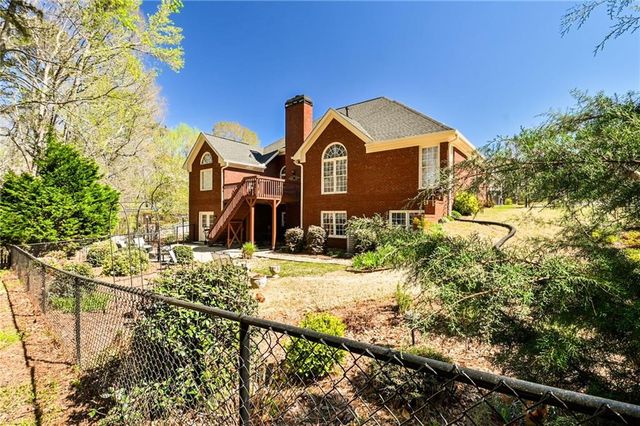 909 Old Barker Place, Loganville, GA 30052