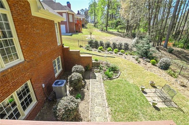 909 Old Barker Place, Loganville, GA 30052