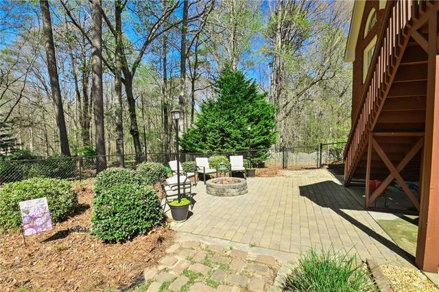 909 Old Barker Place, Loganville, GA 30052