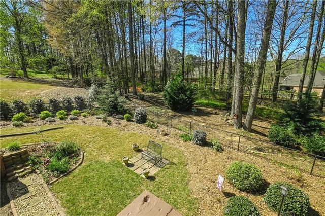 909 Old Barker Place, Loganville, GA 30052