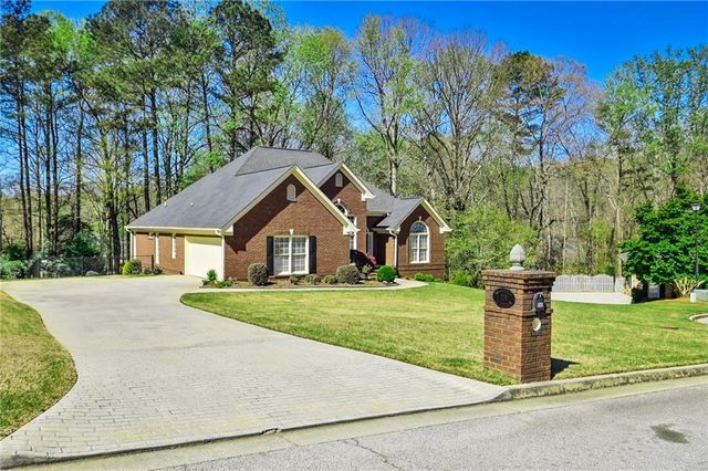 909 Old Barker Place, Loganville, GA 30052
