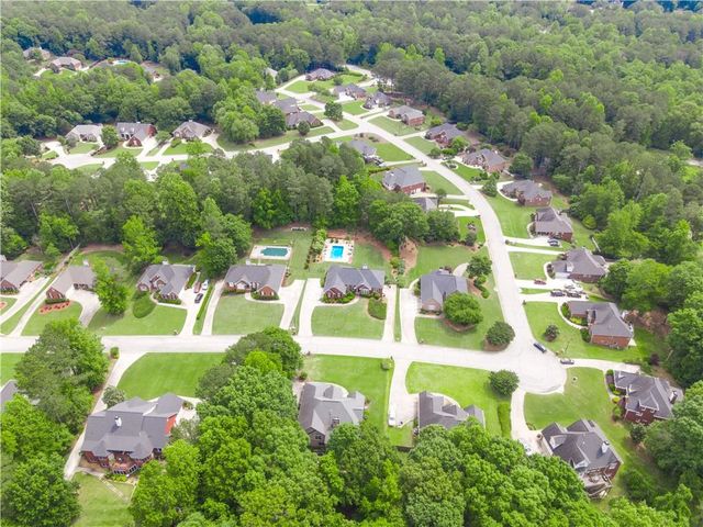 909 Old Barker Place, Loganville, GA 30052