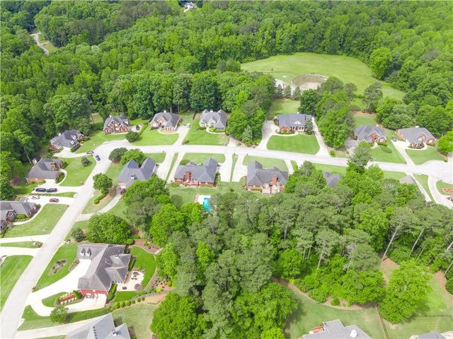 909 Old Barker Place, Loganville, GA 30052