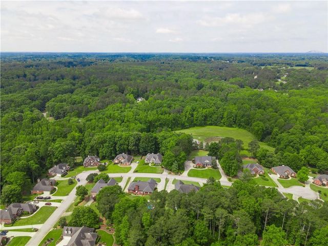 909 Old Barker Place, Loganville, GA 30052