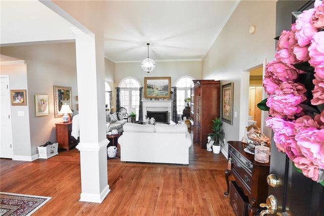 909 Old Barker Place, Loganville, GA 30052