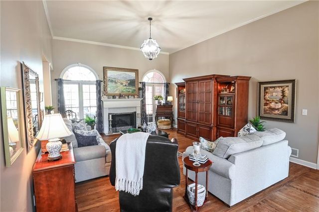 909 Old Barker Place, Loganville, GA 30052