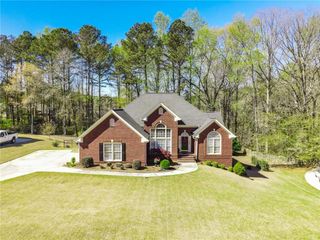 909 Old Barker Place, Loganville, GA 30052