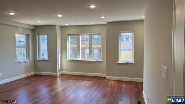 560 11th Street, Newark, NJ 07107