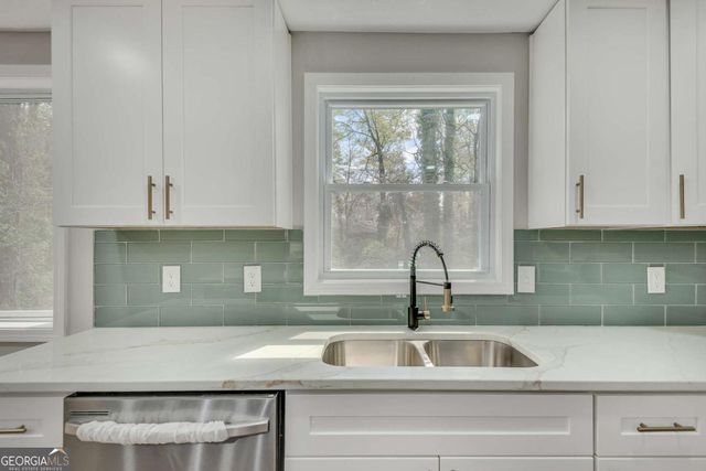 3394 Dearwood Drive SW, Lilburn, GA 30047