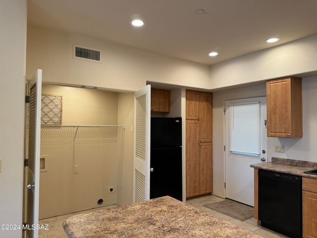 1435 W Kilburn St Apt 2102, Tucson, AZ 85705