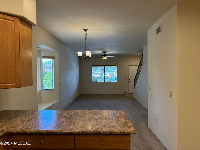 1435 W Kilburn St Apt 2102, Tucson, AZ 85705