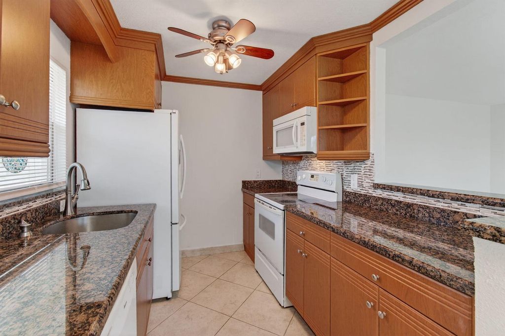 228 Brittany E, Delray Beach, FL 33446