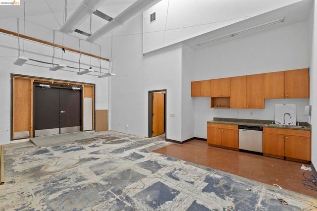 1422 Harrison St, Oakland, CA 94612
