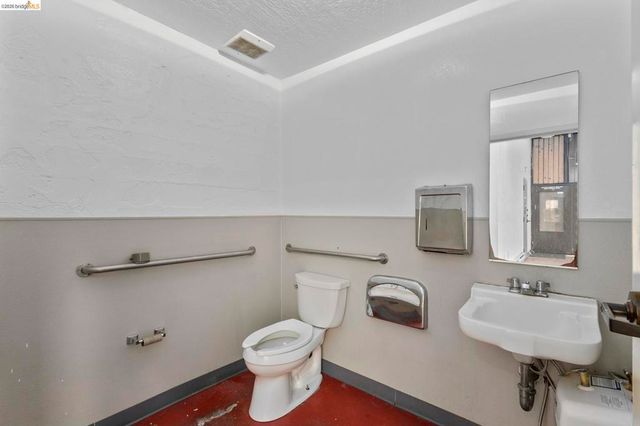1422 Harrison St, Oakland, CA 94612