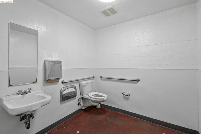 1422 Harrison St, Oakland, CA 94612