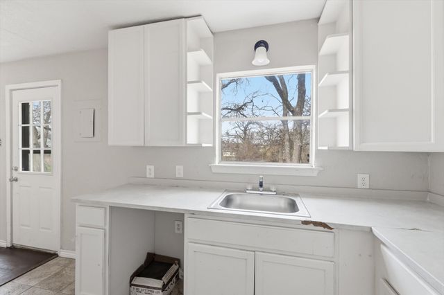 1213 Glenda Drive, Bedford, TX 76022