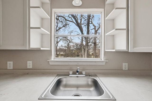 1213 Glenda Drive, Bedford, TX 76022