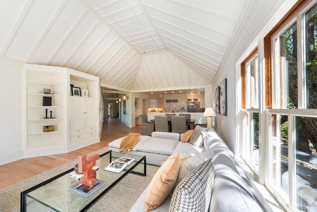 775 White Oak Dr, Santa Rosa, CA 95409