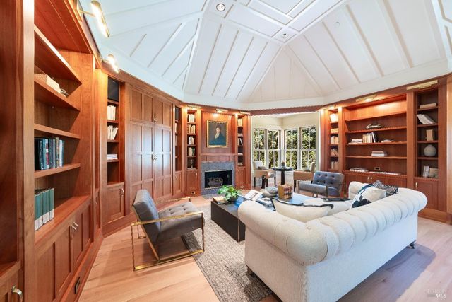 775 White Oak Dr, Santa Rosa, CA 95409