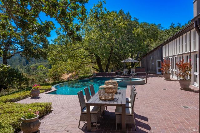 775 White Oak Dr, Santa Rosa, CA 95409