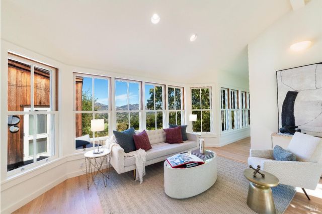 775 White Oak Dr, Santa Rosa, CA 95409