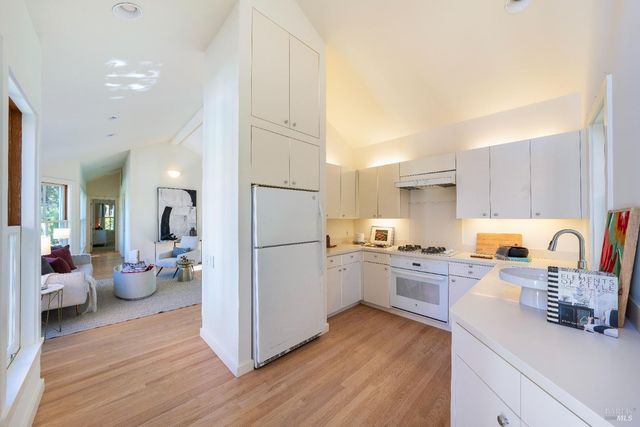 775 White Oak Dr, Santa Rosa, CA 95409