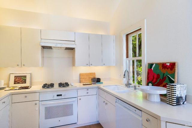 775 White Oak Dr, Santa Rosa, CA 95409