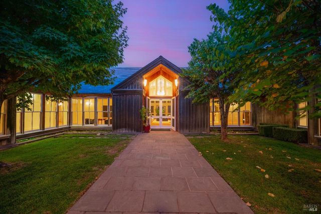 775 White Oak Dr, Santa Rosa, CA 95409