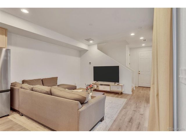 23 N Uriah St, Aurora, CO 80018