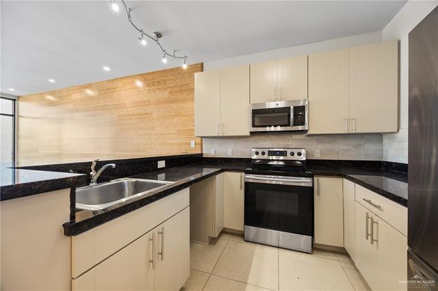 813 Travis Street 408, Mission, TX 78572