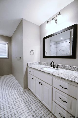 3323 Brooks Ln, Tyler, TX 75701